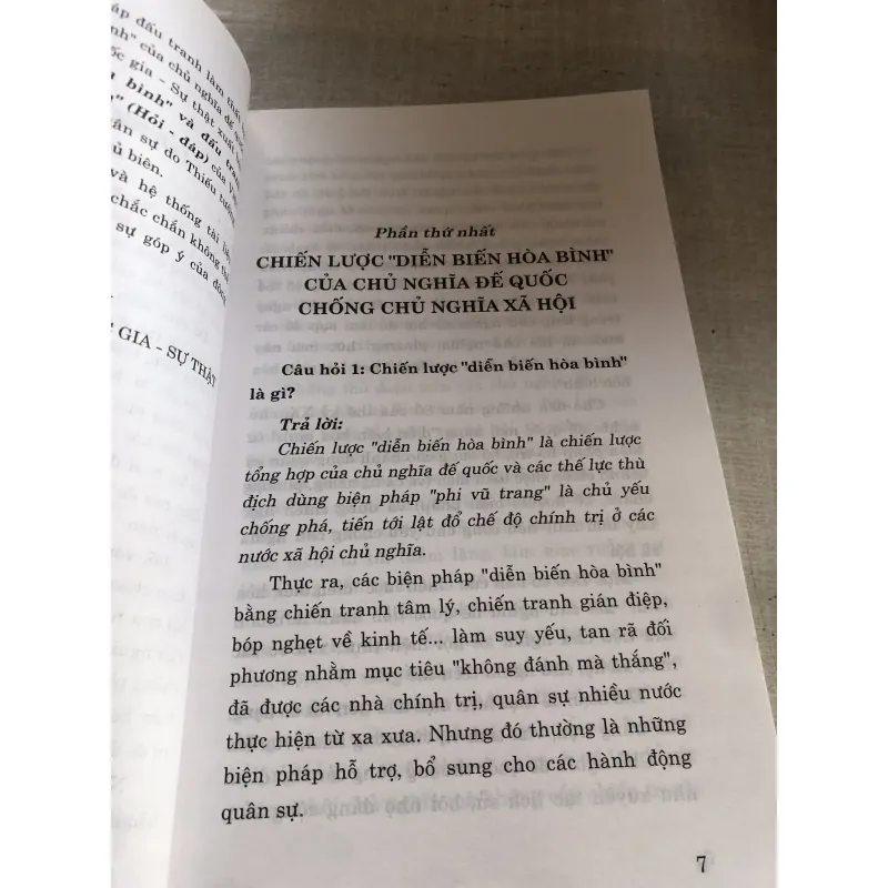 “Diễn biến hoà bình” và đấu tranh chống “diễn biến hoà bình” 782753