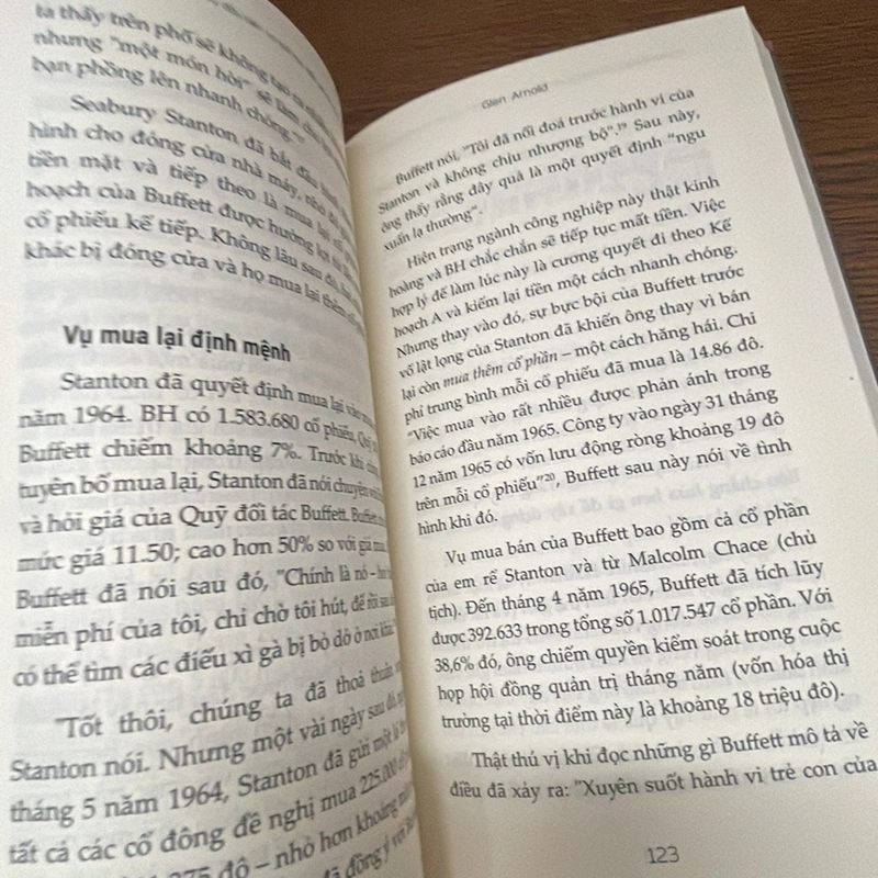 Warren Buffet 22 thương vụ đầu tiên và bài học đắt giá từ những sai lầm Glen Arnold 357978