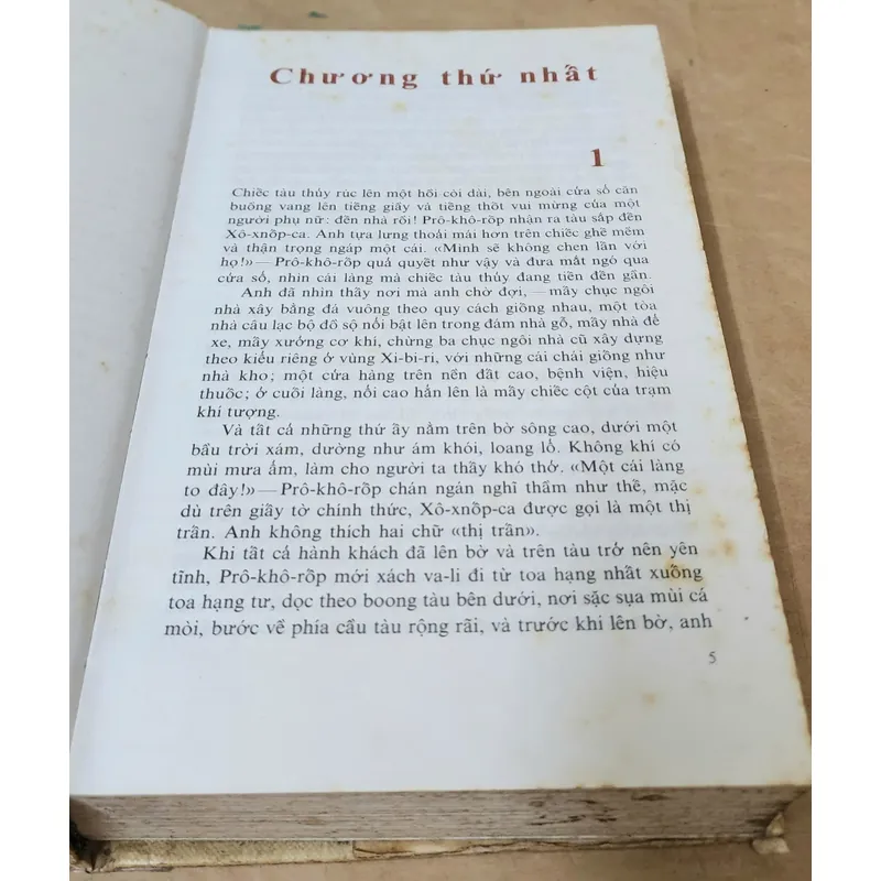 CÂU CHUYỆN VỀ ANH LÀ THẾ - nhà văn Nga Vil Lipatov 713099