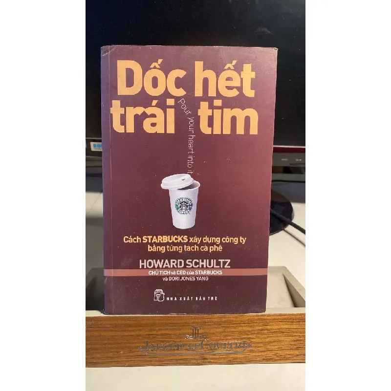Dốc Hết Trái Tim -Tác giả: Howard Schultz , Dori Jones Yang -NXB Trẻ 2015 -sách lưu kho giấy ố theo thời gian STB1391 Blogmeo 27525 587449