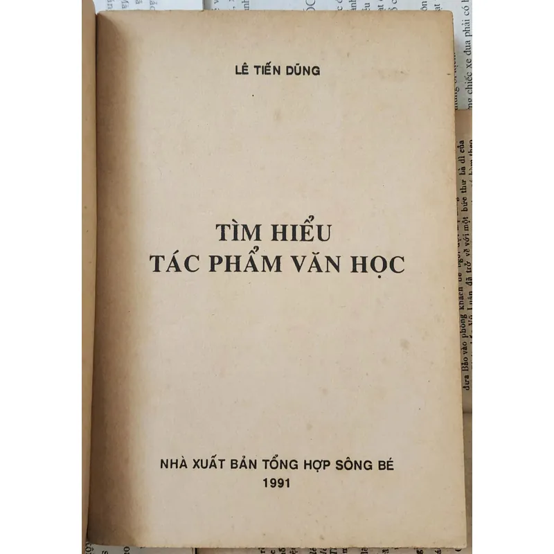 TÌM HIỂU TÁC PHẨM VĂN HỌC - Lê Tiến Dũng (1991) 707046