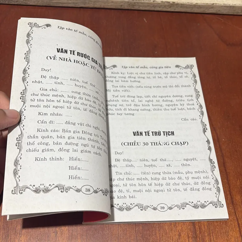 II Tựa Sách: Tập Văn Tế Mẫu Cúng Gia Tiên - Thái Vy - 2015 746696