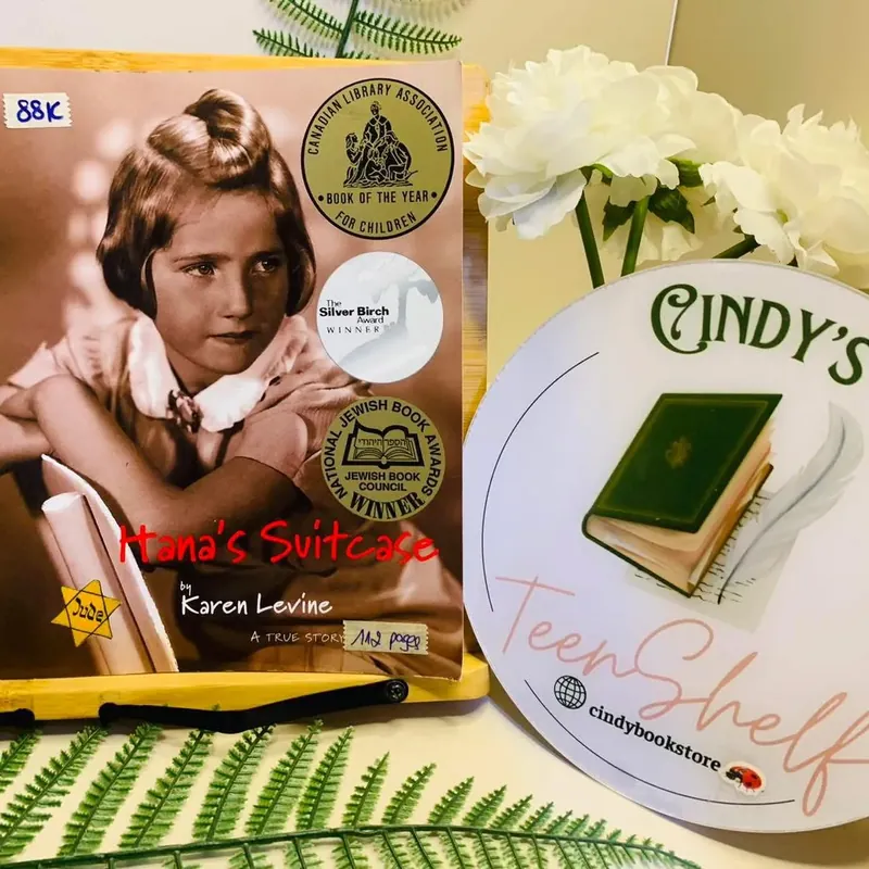  [Sách tiếng Anh 2hand] Like new 90% - Hana’s Suitcase – Karen Levine 564578
