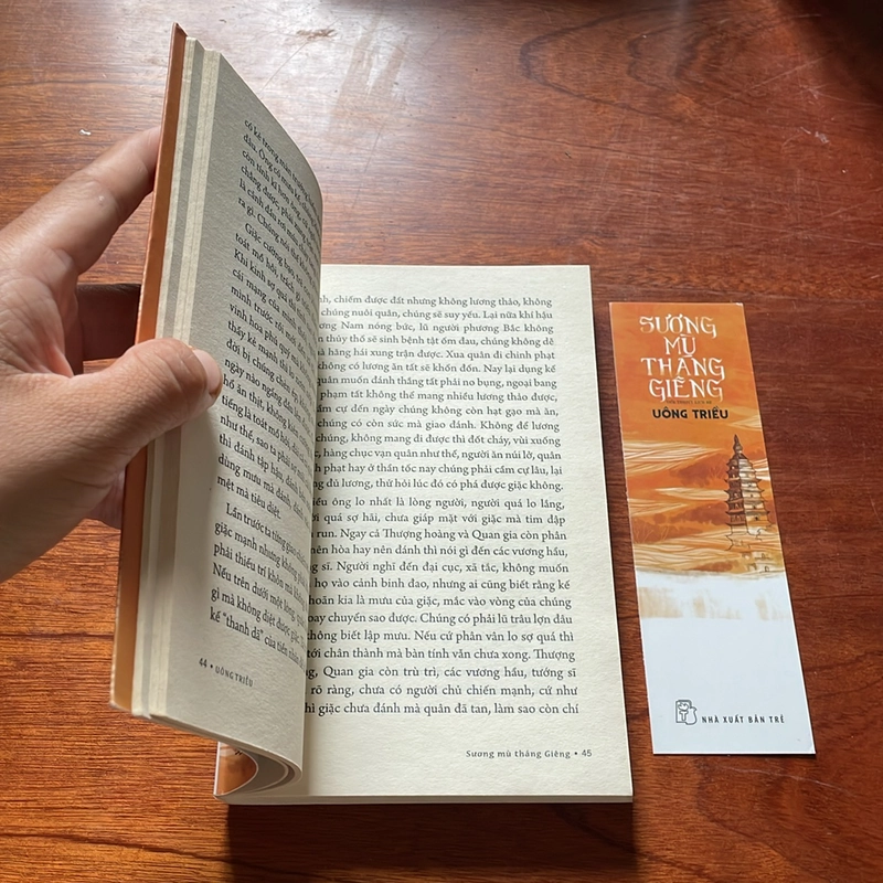 II Tiểu Thuyết Lịch Sử: Sương Mù Tháng Giêng - Uông Triều - 2015 517142