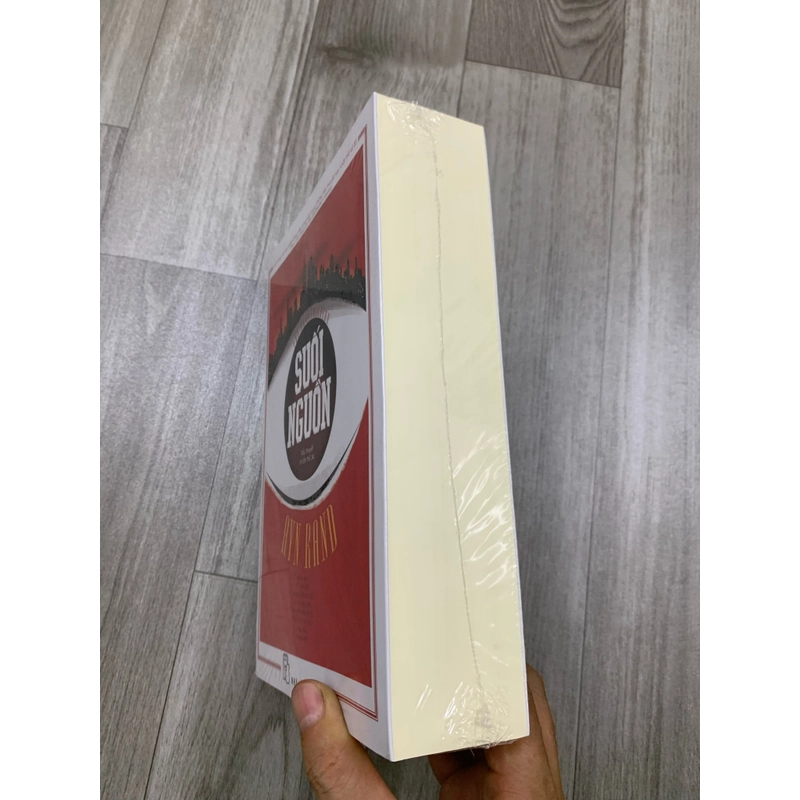 Suối nguồn, sách mới nguyên seal. 999 458293