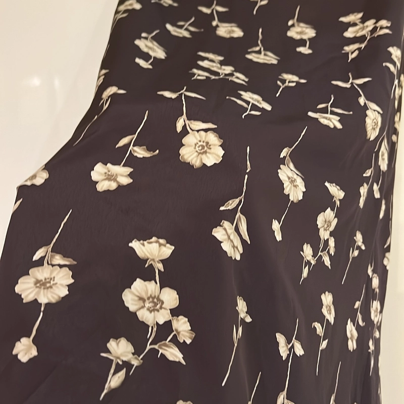 Chân váy midi hoạ tiết hoa nâu tây 508982