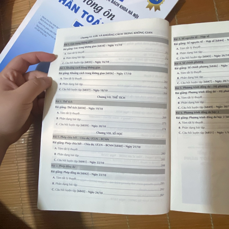 Combo tổng ôn toán học moon book (có đáp án, lời giải, video chi tiết) 447183