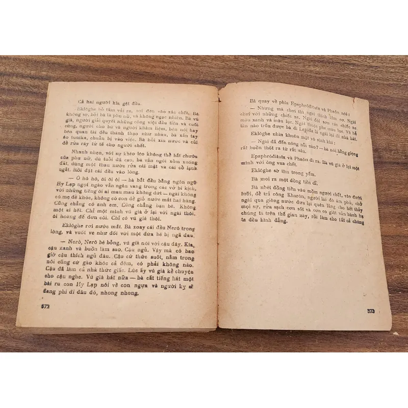 NERO NHÀ THƠ BẠO CHÚA 735475