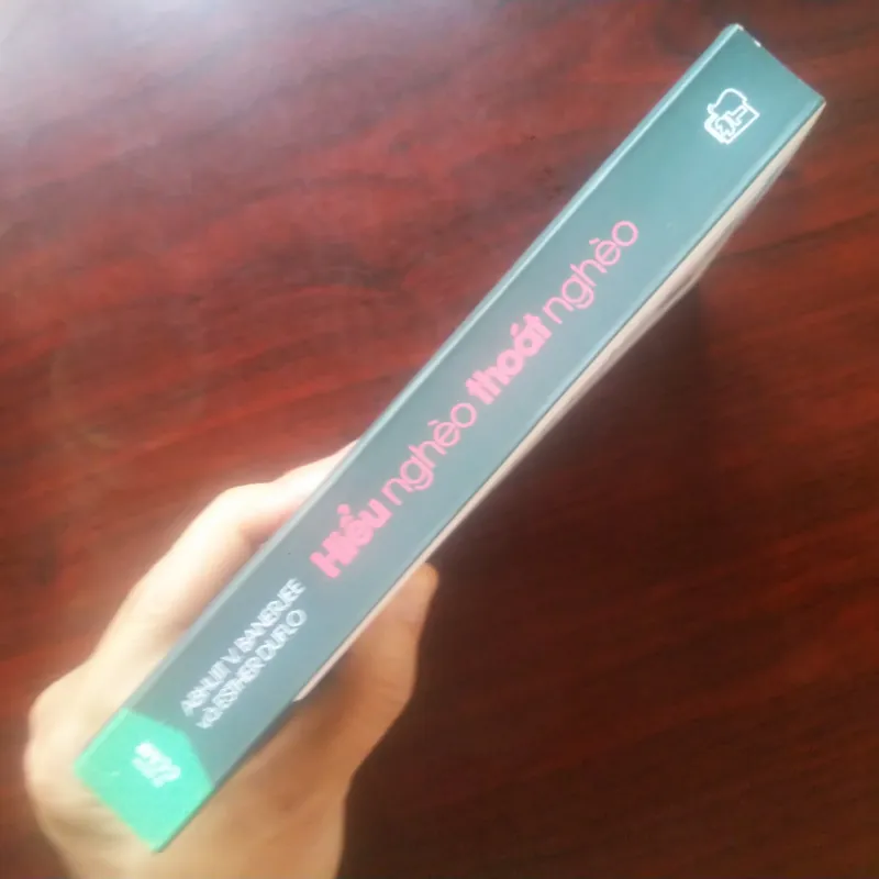 [Sách Kinh Doanh] Hiểu Nghèo Thoát Nghèo (Abhijit V. Banerjee) 990293