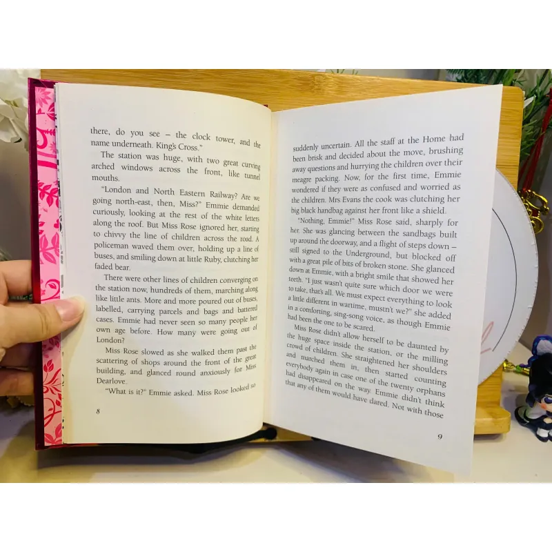 [Sách tiếng Anh 2hand] Like new 90% -  Return to the Secret Garden – Holly Webb 958424