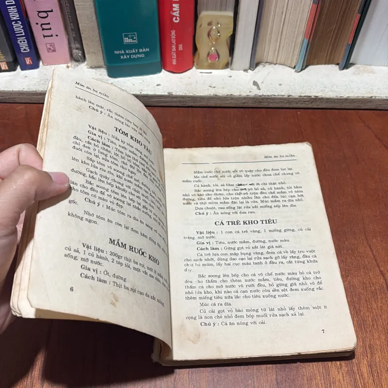 II Sách Dạy Nấu Ăn: Món Ăn Ba Miền - Thúy Hà (Biên Soạn) - 1995 786758