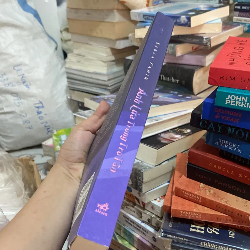 (Kỳ ảo- Giả tưởng) - Ánh lửa trong tro tàn - Sabaa Tahir 1003058