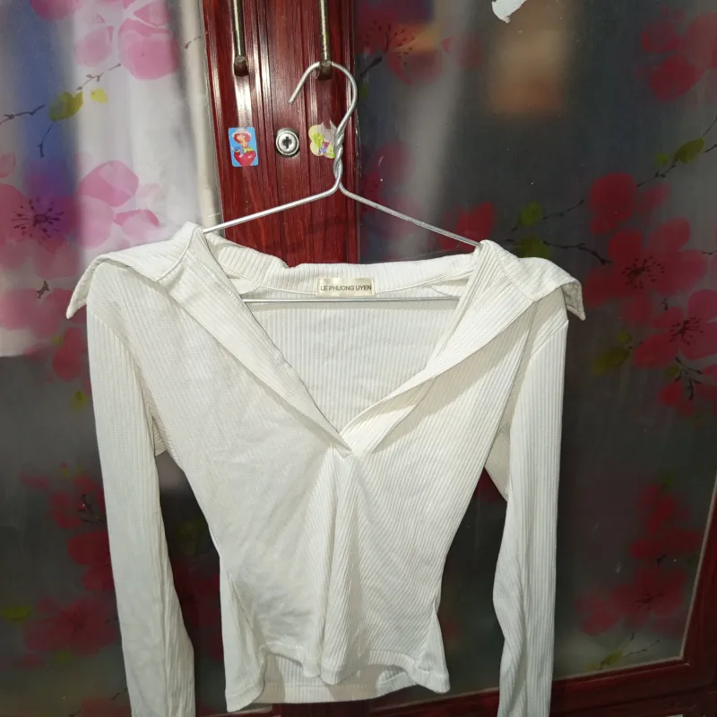 Áo thun dài tay nữ có cổ polo và thiết kế gân tâm áo 2 dây  1000428