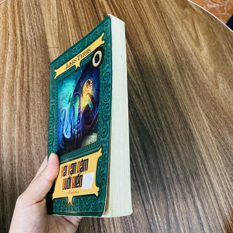 Hai vạn dặm dưới biển - Jules Verne 537654