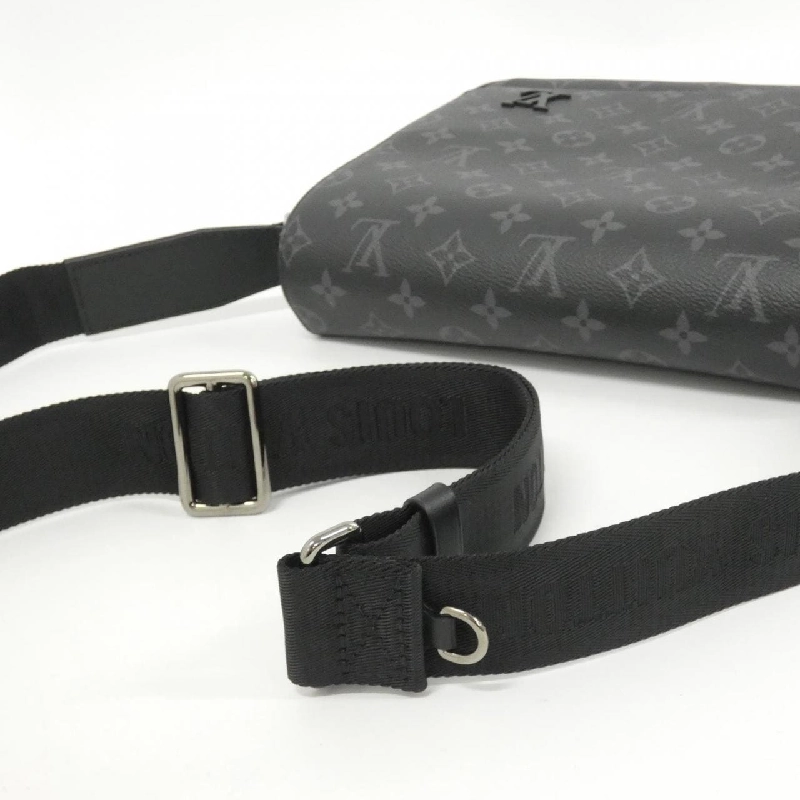 Túi xách vai Louis Vuitton Monogram Eclipse District PM M46255 611741