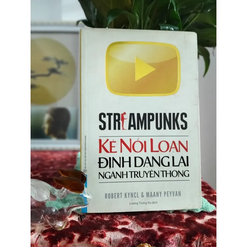 Youtube- Kẻ nổi loạn định dạng lại truyền thông (Sách hay về ngành truyền thông số) 645141