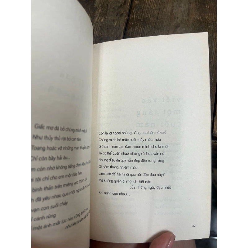 Mình phải sống như mùa hè năm ấy - Phạm Thiên Ngân 957451