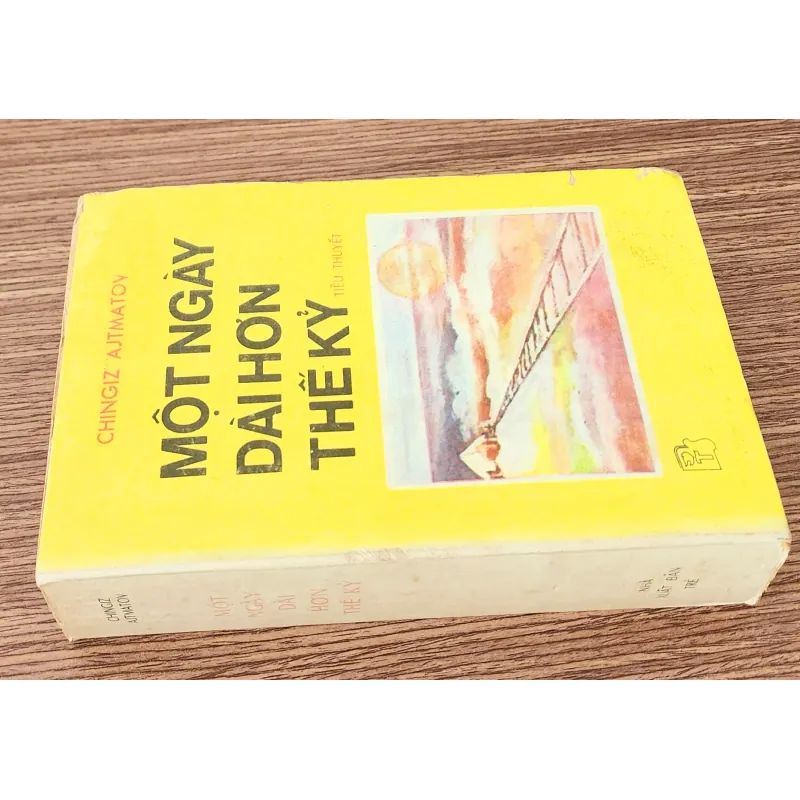 Tiểu thuyết MỘT NGÀY DÀI HƠN THẾ KỶ (Giải thưởng Quốc gia Liên Xô năm 1977) 798928