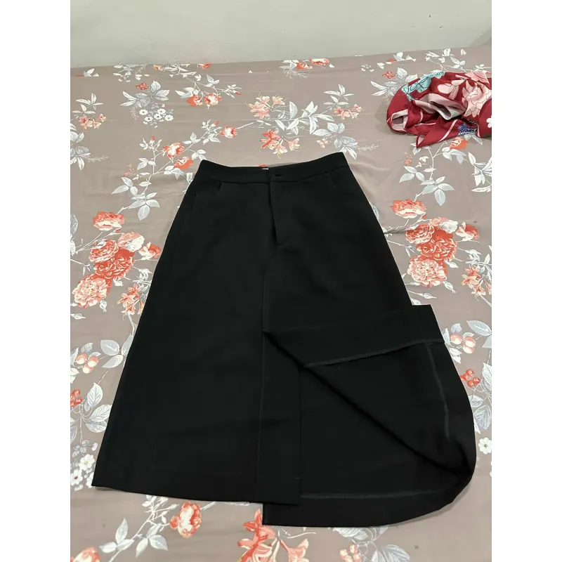 Chân váy lệch tà Ligam chính hãng, size S, vải tuyết mưa dày dặn chắc chắn 700465