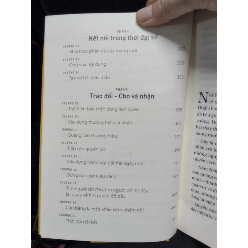 Đừng Bao Giờ Đi Ăn Một Mình" (Never Eat Alone) của tác giả Keith Ferrazzi và Tahl Raz 496660