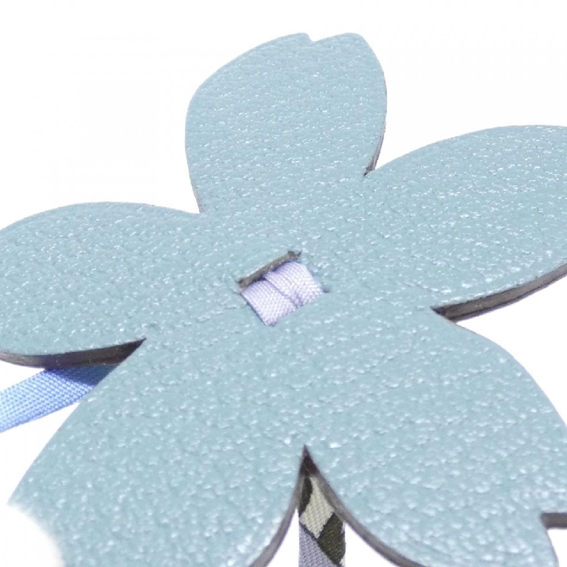 Charm hoa anh đào Hermès 1070508 - Hàng hiệu Authentic 773932