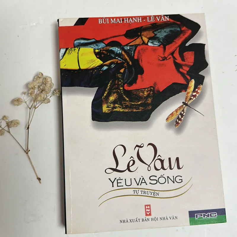 Bán sách cũ - Tự truyện Lê Vân: yêu và sống 596232