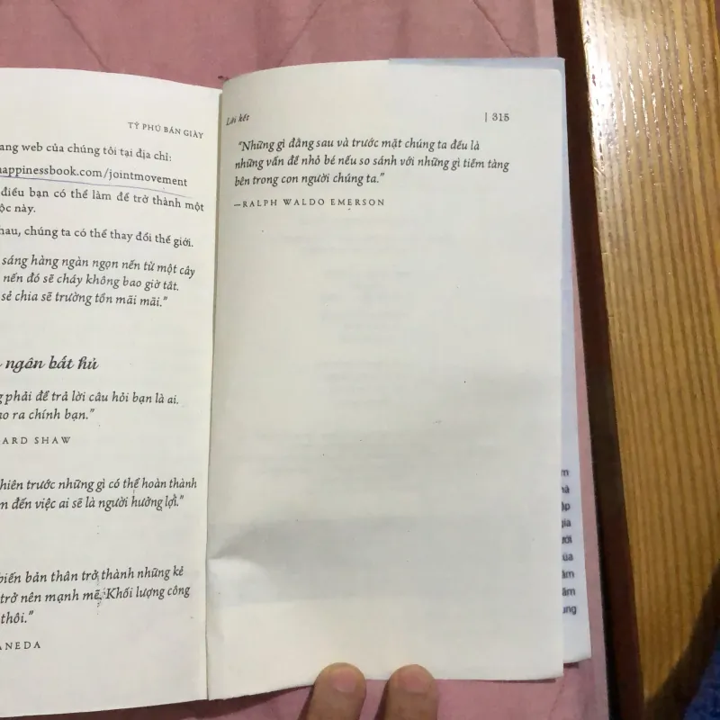 Tỷ phú bán giày 755323