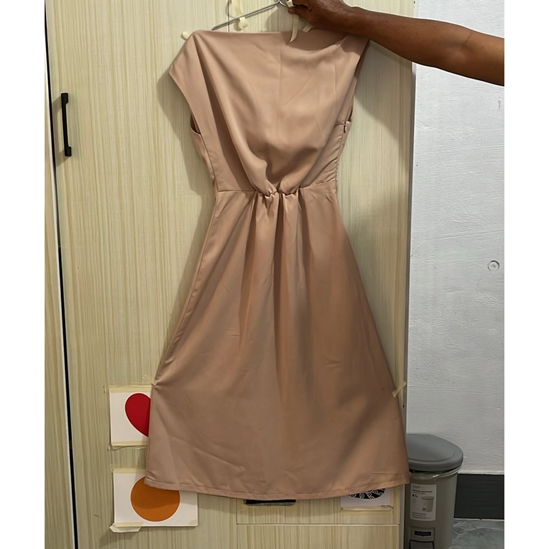 Đầm trễ vai bo nhấn eo Up2 Workshop thanh lịch màu da ánh nâu S 483186
