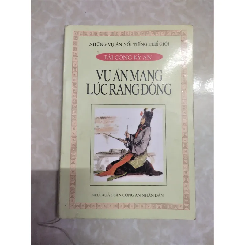 Sách: Tài công kì án - Vụ án mạng lúc rạng đông 728159