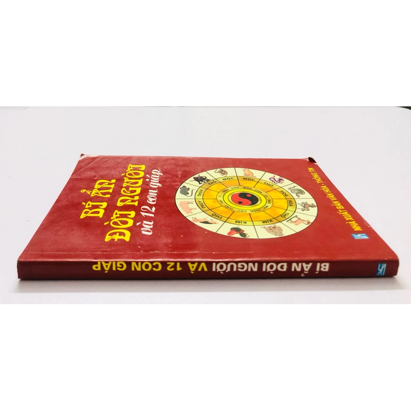 BÍ ẨN ĐỜI NGƯỜI VÀ 12 CON GIÁP  - 250 trang, nxb: 2005 363321