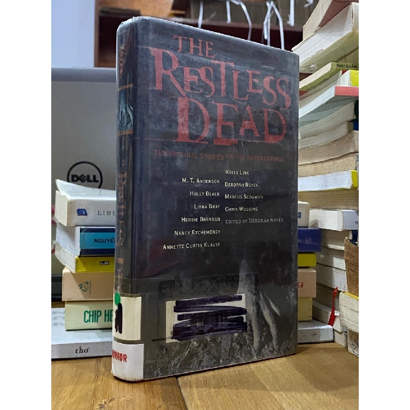 The Restless Dead : Ten Original Stories of the Supernatural 541868