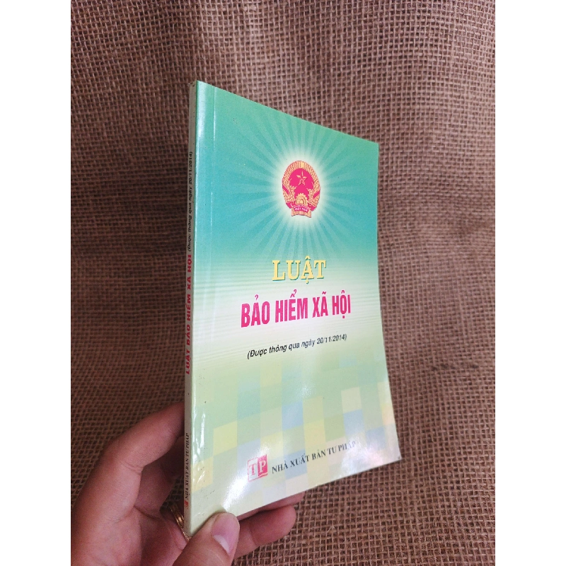 Luật bảo hiểm xã hội 2015 mới 90% (Sách chính trị - pháp lý) HCM060526 1039060