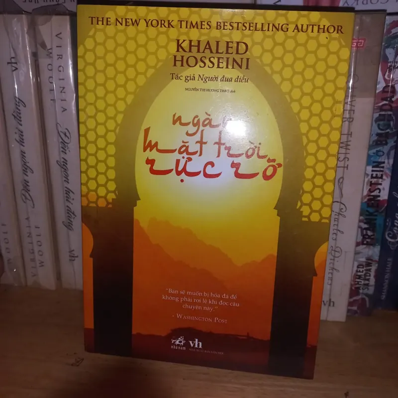 Ngàn mặt trời rực rỡ 571236