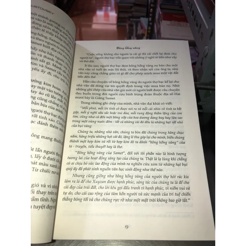 Bông hồng vàng và bình minh mưa - Konstantin Georgiyrvich Paustovsky 995158