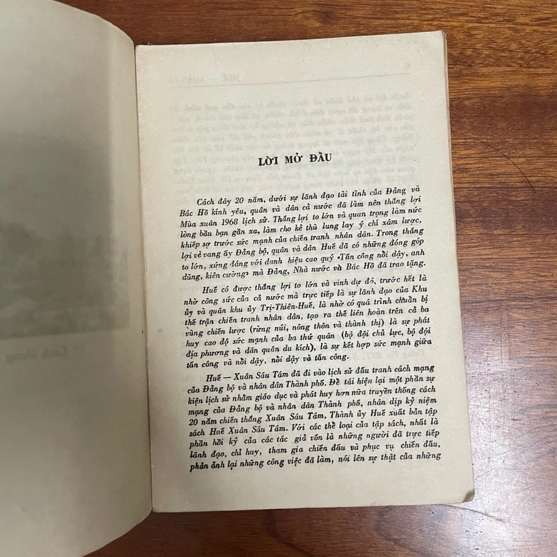 II Sách Lịch Sử: Huế _ Xuân 68 - Thành Uỷ Huế - 1988 475549