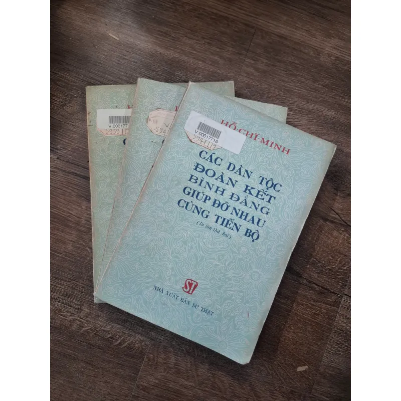 CÁC DÂN TỘC ĐOÀN KẾT BÌNH ĐẲNG GIÚP ĐỠ NHAU CÙNG TIẾN BỘ - HỒ CHÍ MINH 718475