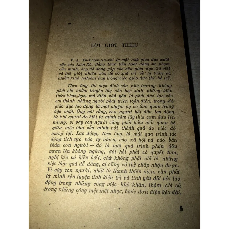 Giáo dục thái độ cộng sản đối với lao động 995998