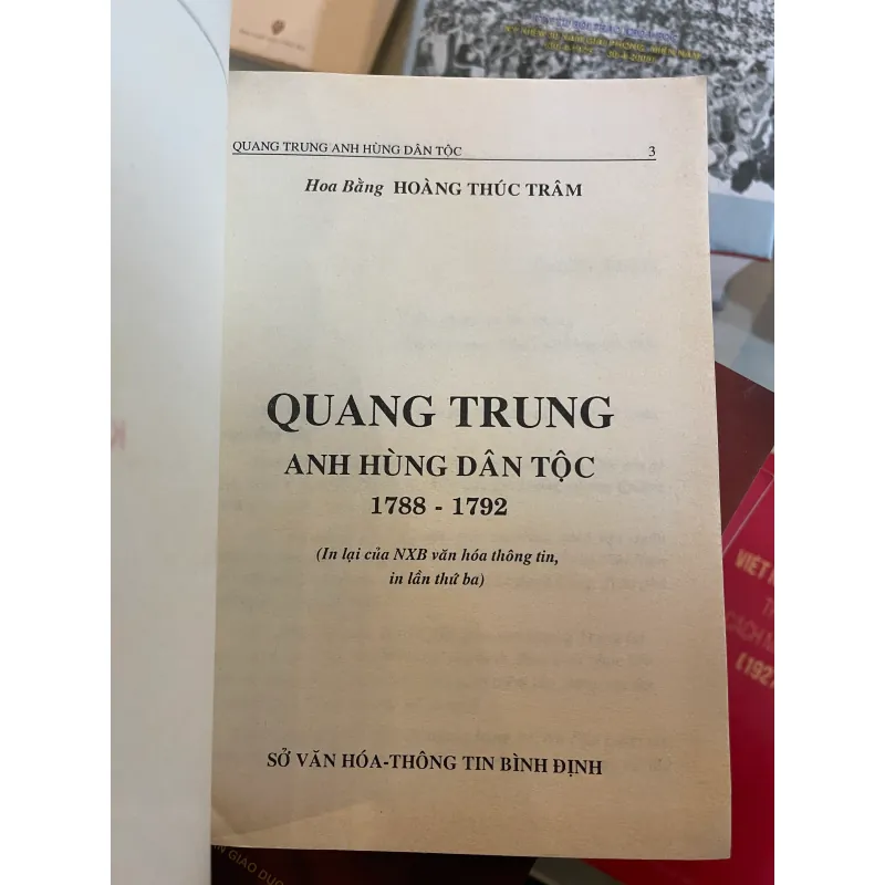 QUANG TRUNG ANH HÙNG DÂN TỘC - HOÀNG TRÚC TRÂM  1032237