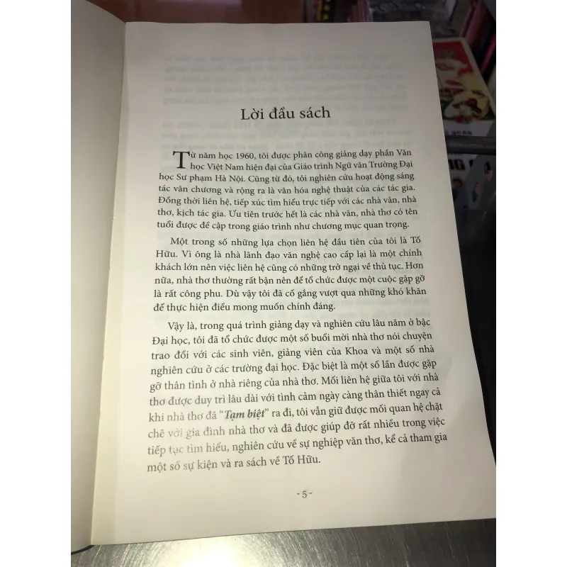 Tố Hữu ngọn cờ đầu vẻ vang thơ ca cách mạng - PGS.TS. Đoàn Trọng Huy 937312