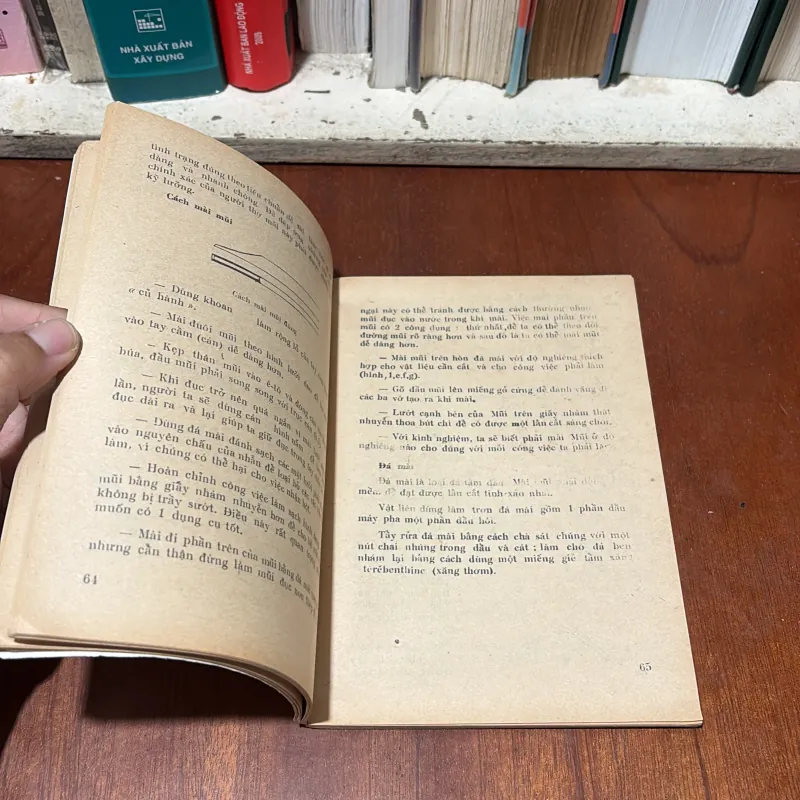 II Nữ Trang: Kiến Thức Mỹ Nghệ Nữ Trang (Kỹ Thuật Cần Hột) - Hoàng Ngọc Vượng - 1989 751389
