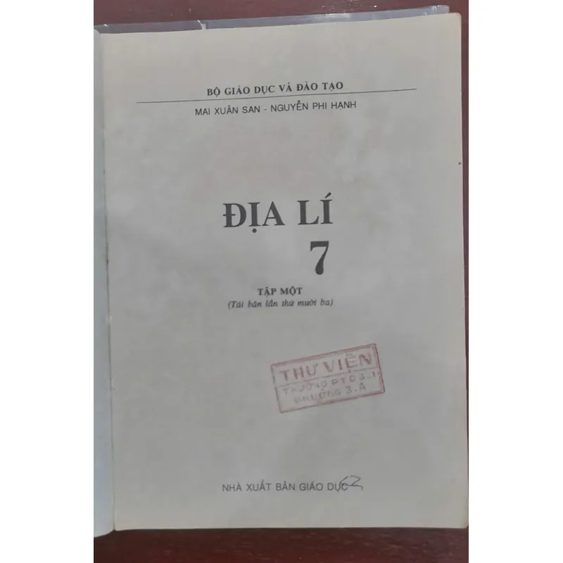 Lô 2 quyển Địa lí 7 714623