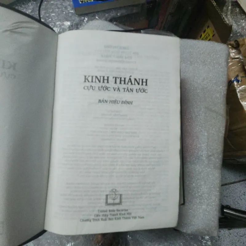 Kinh thánh cựu ước và tân ước bản truyền thống hiệu đính 2011 1001384