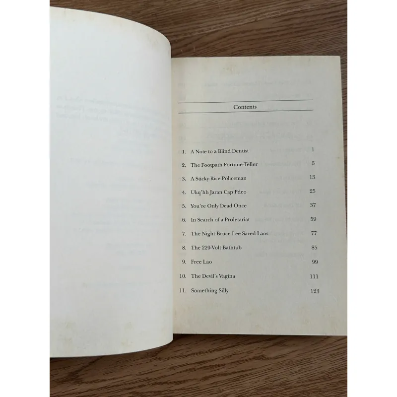 Anarchy and Old Dogs - Colin Cotterill 783030