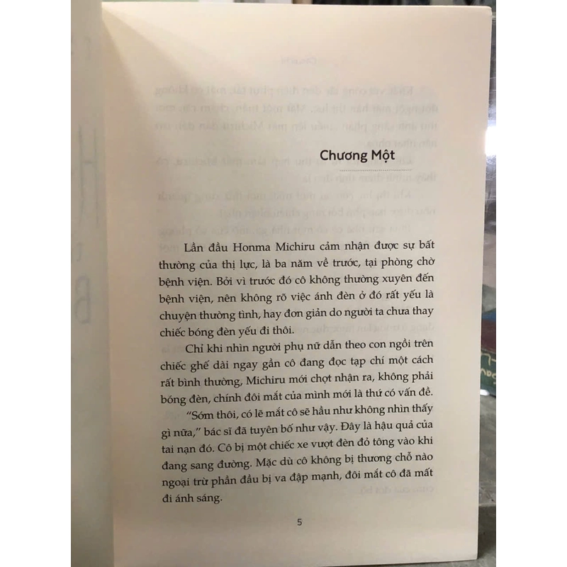 HẠNH NGỘ TRONG BÓNG TỐI - OTSUICHI 475703