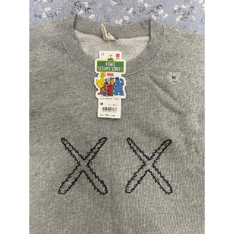 Áo Kaws x Uniqlo Sweatshirt 992