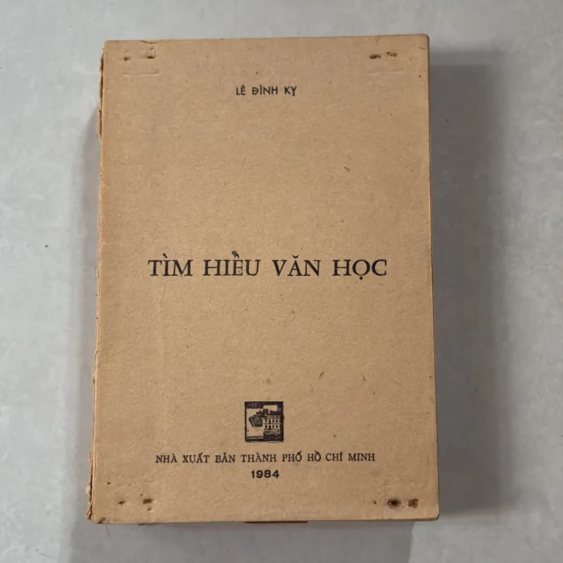 Tìm hiểu văn học - Lê Đình Kỵ - 1984s 796970