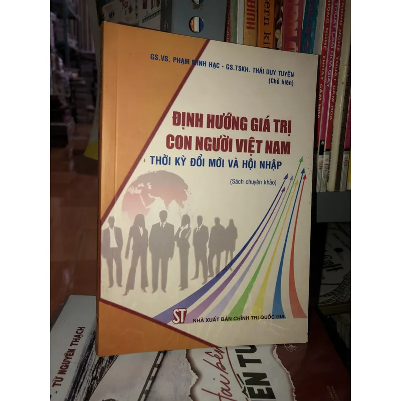 Định hướng giá trị con người Việt Nam thời kỳ đổi mới và hội nhập  673955