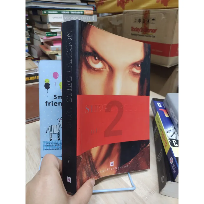 Sách: Cô gái đùa với lửa - TG: Stieg Larsson (B3) 974113