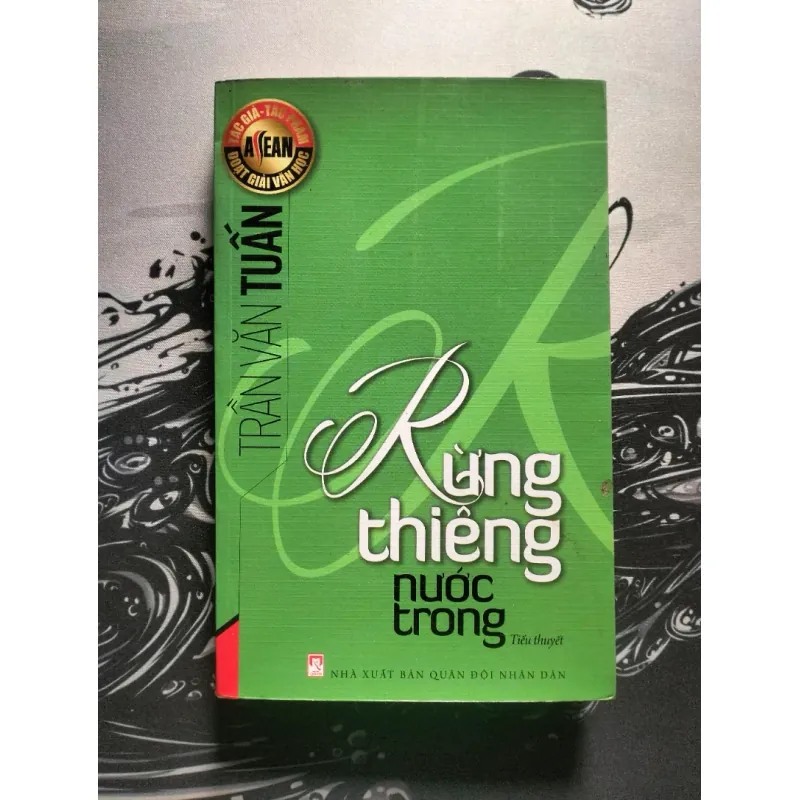 Tiểu thuyết "Rừng thiêng nước trong", Trần Văn Tuấn 590480