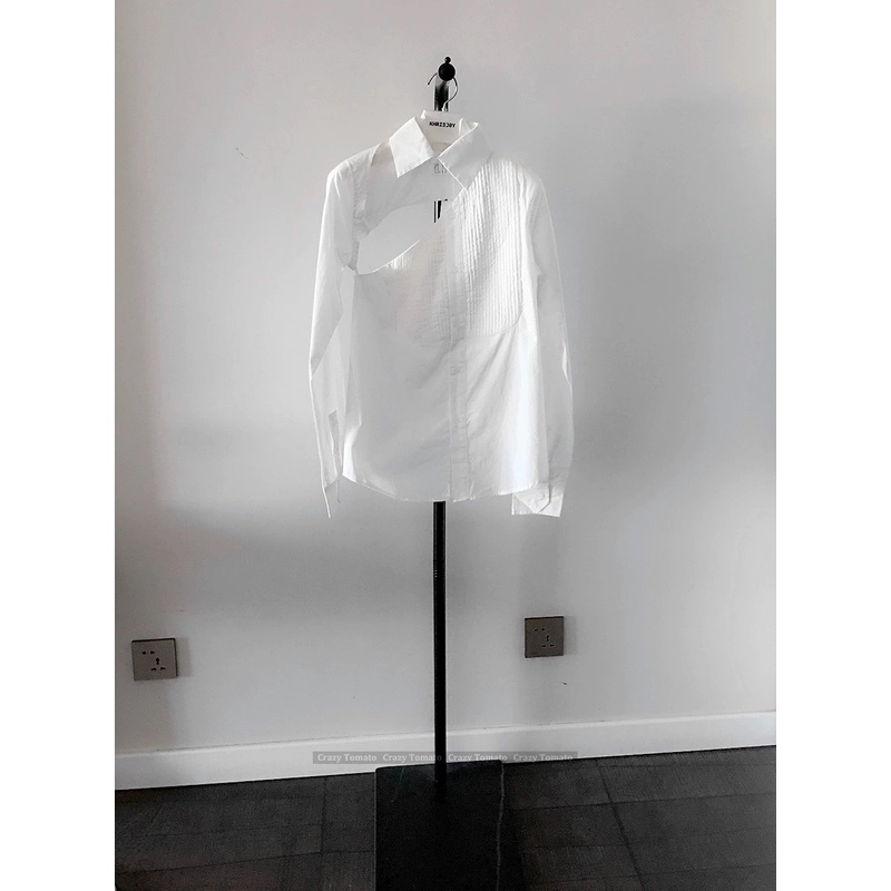 [Hàng mẫu] Áo sơ mi dài tay cutout xếp li ngực cá tính (có vết ố) 367209